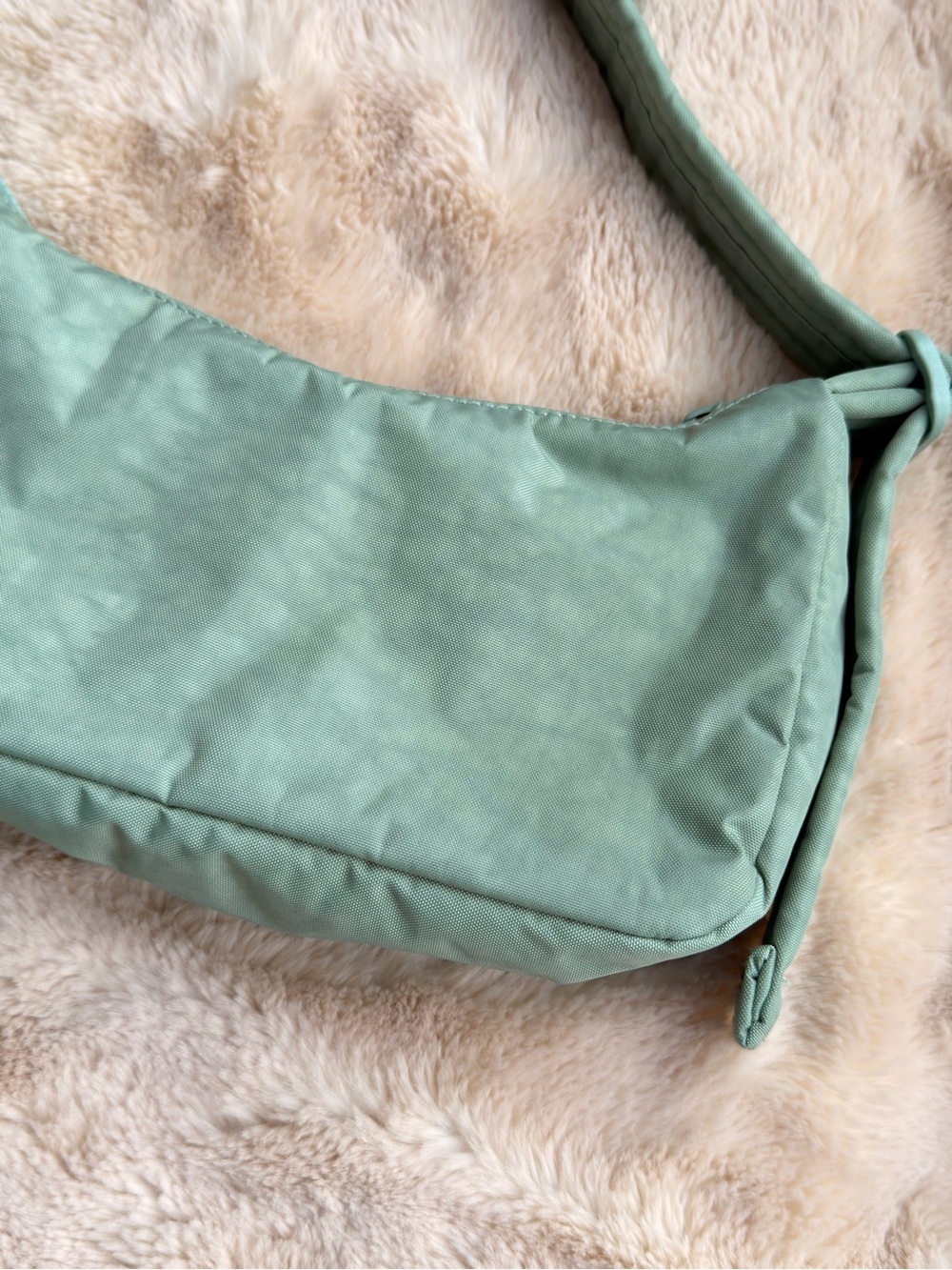 BAGGU Cargo Shoulder Bag in Seafoam | UO Exclusive - Picture 5 of 5